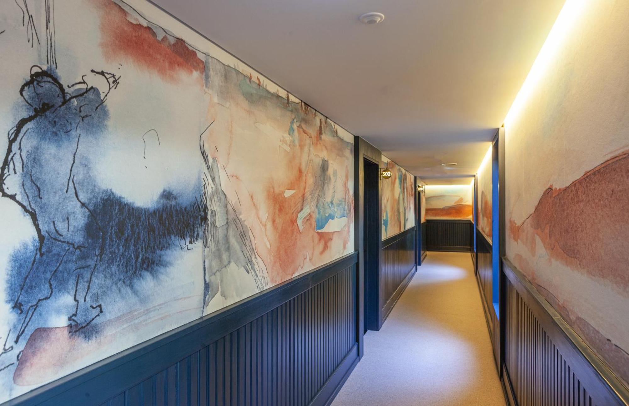 Timbre Virtudes 호텔 포르투 외부 사진 Corridor at the hotel