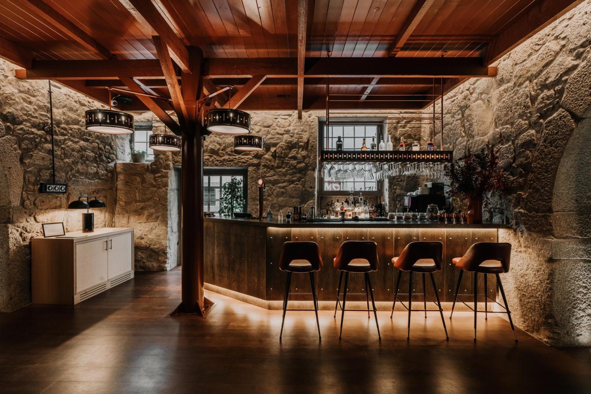 Timbre Virtudes 호텔 포르투 외부 사진 The bar at the restaurant